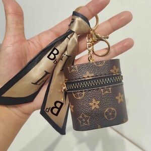 Fashion Jewelry Brown Floral Keychain Holder